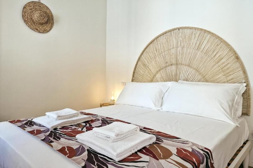 Deluxe Double Room, Balcony, City View | WiFi (free)