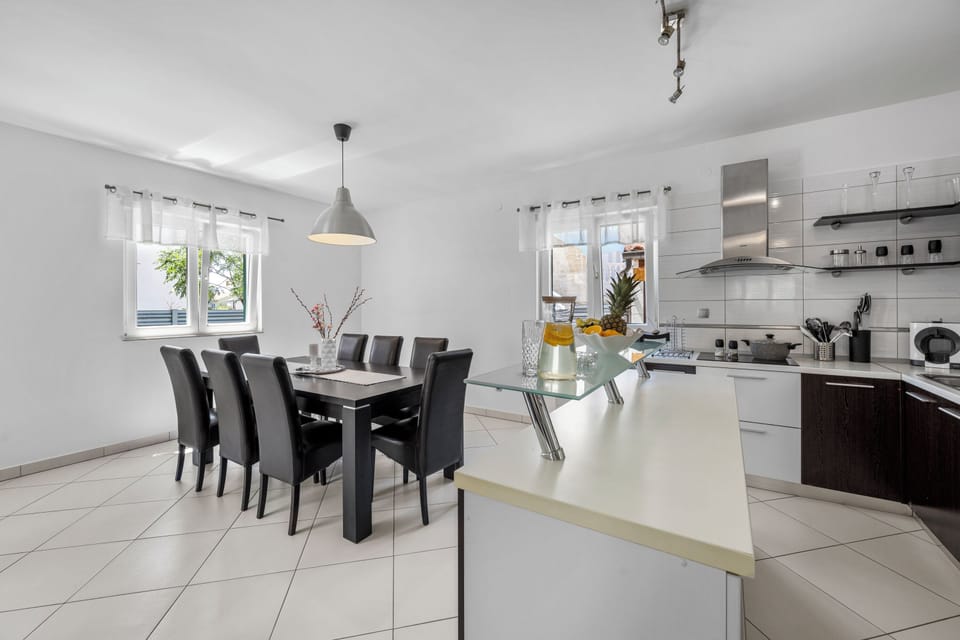 Standard House, 5 Bedrooms, 2 Bathrooms (S Villa with Pool, Jacuzzi & Gym) | Dining