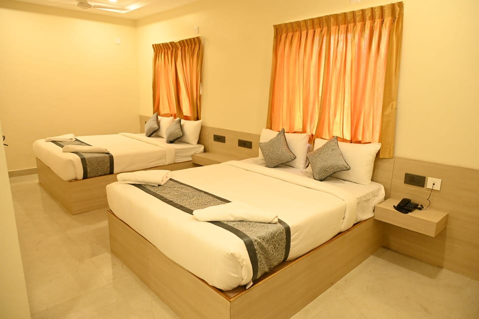 Luxury Suite, Balcony | Desk, laptop workspace, WiFi (free)