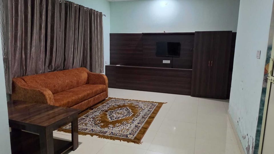 Jhilmil Pool View Double Bed Room | Living area