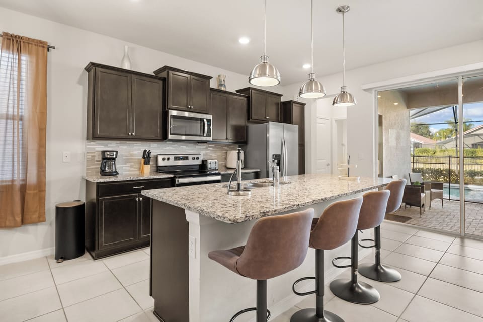 Family House, Patio, Courtyard View | Private kitchen | Full-size fridge, dishwasher, cookware/dishes/utensils, freezer