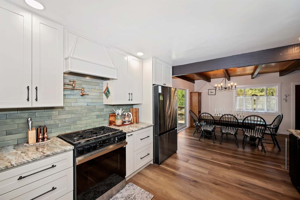Cabin, Multiple Beds, Mountain View (Natures Peak) | Private kitchen