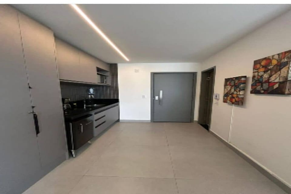 Luxury Apartment, City View | Private kitchen