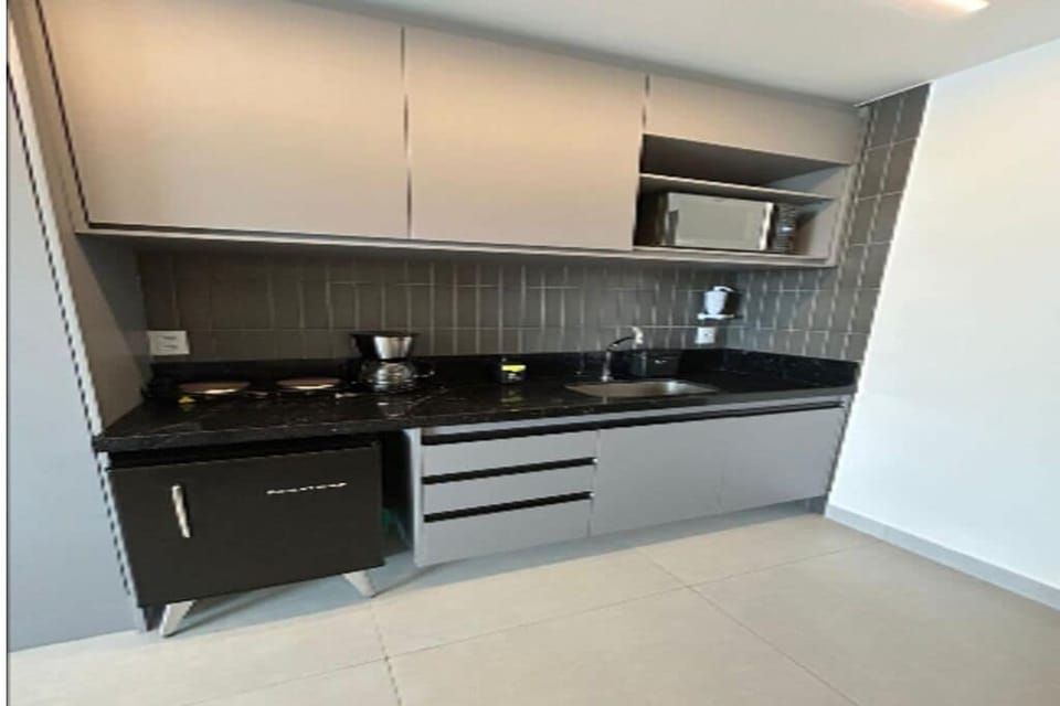 Luxury Apartment, City View | Private kitchen