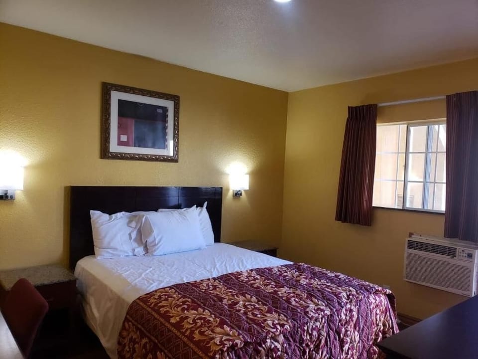 WiFi (free), bed sheets