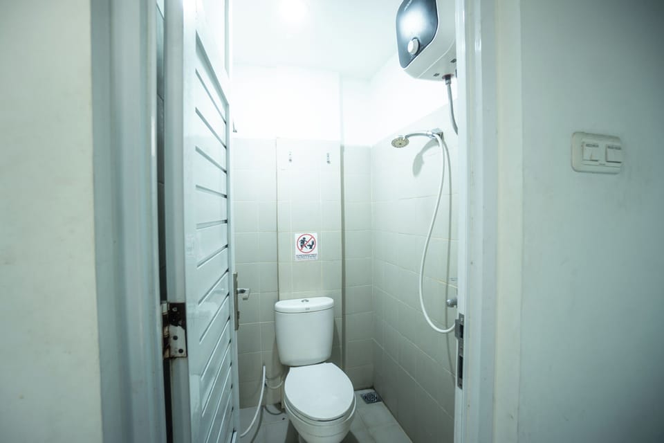Standard Single Room | Bathroom | Shower, free toiletries, towels, soap