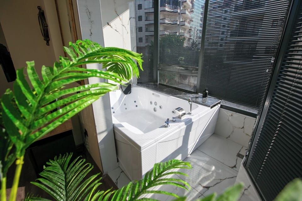 Luxury Double Room, Hot Tub | Bathroom | Shower, hair dryer, towels, soap