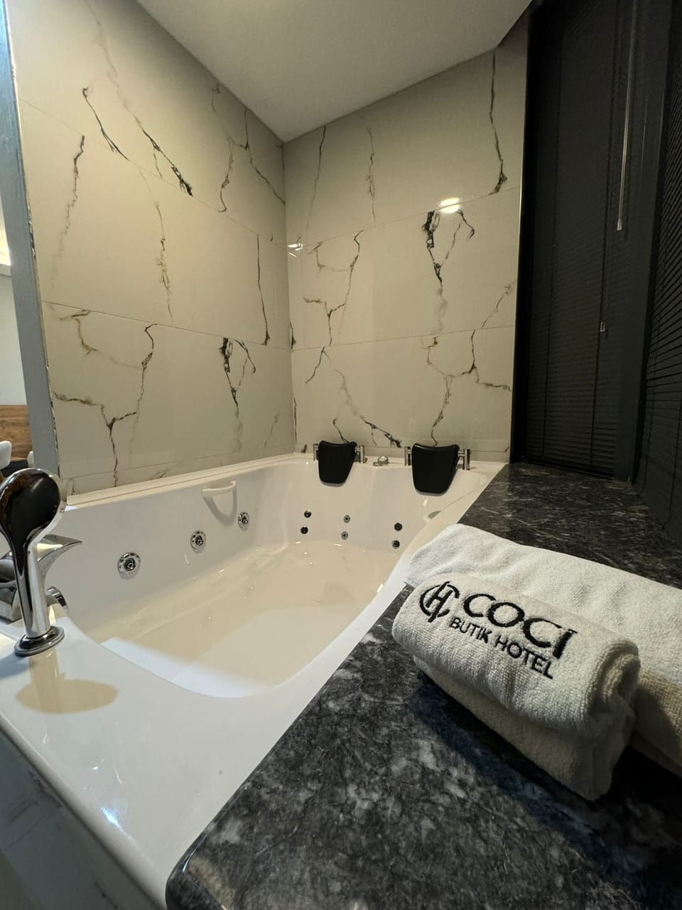 Luxury Double Room, Hot Tub | Bathroom | Shower, hair dryer, towels, soap