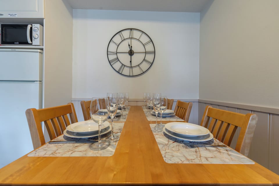 Apartment, 2 Bedrooms, Slope side | Dining