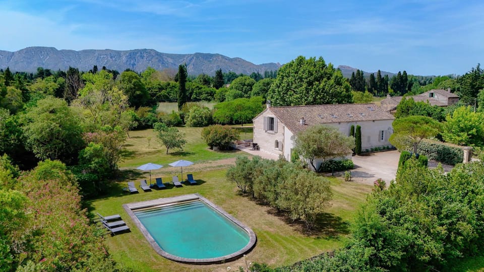 House | 6 bedrooms, high-speed internet