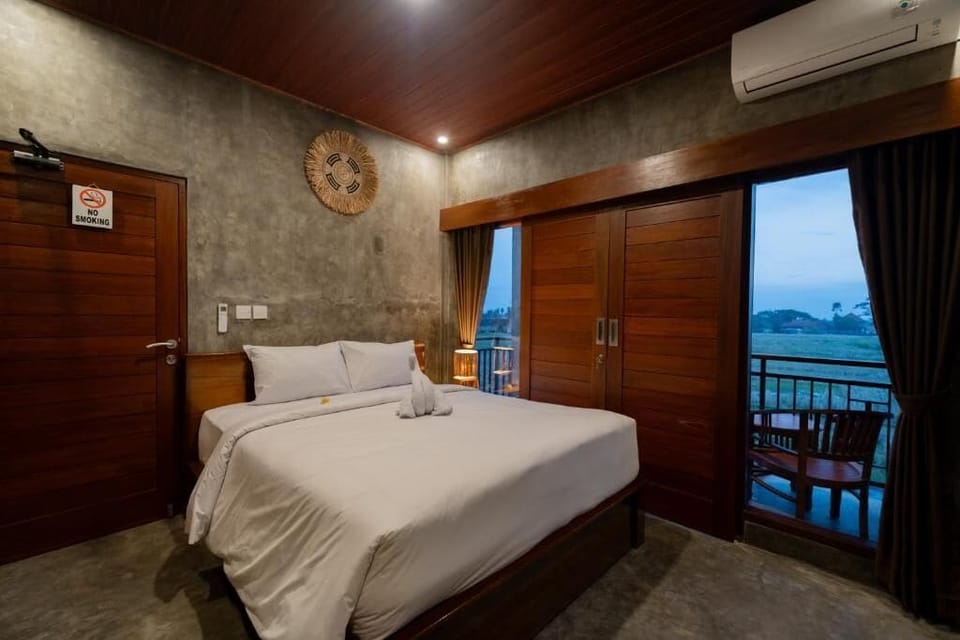 Deluxe Double Room, 1 Queen Bed, Non Smoking, Garden View | In-room safe, blackout drapes, WiFi (free), bed sheets