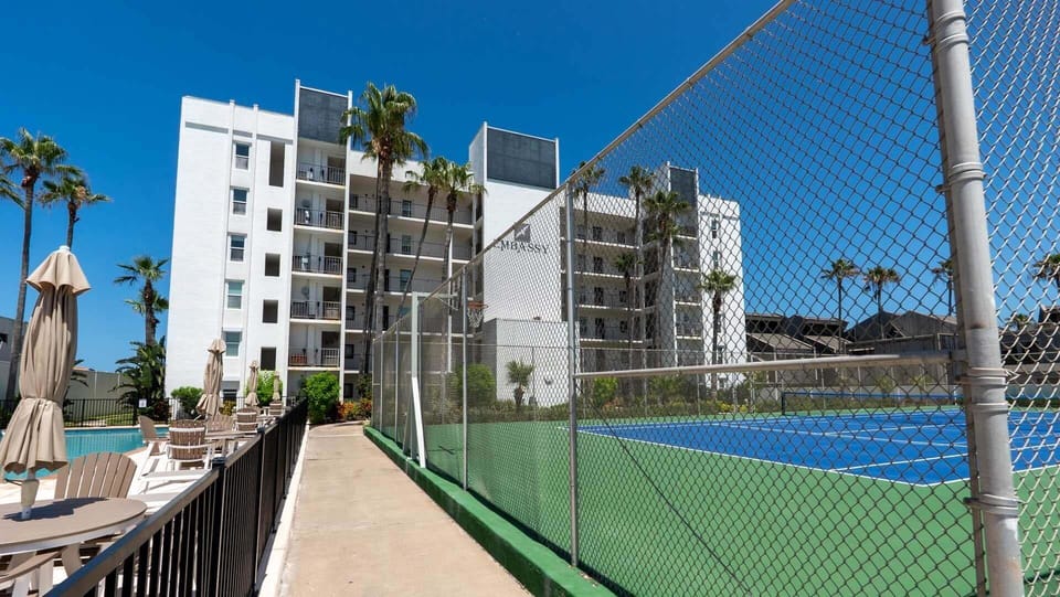 Beachfront 2br, 5th Floor Views, Wakable Spi 2 Bedroom Apts Apartment in South Padre Island