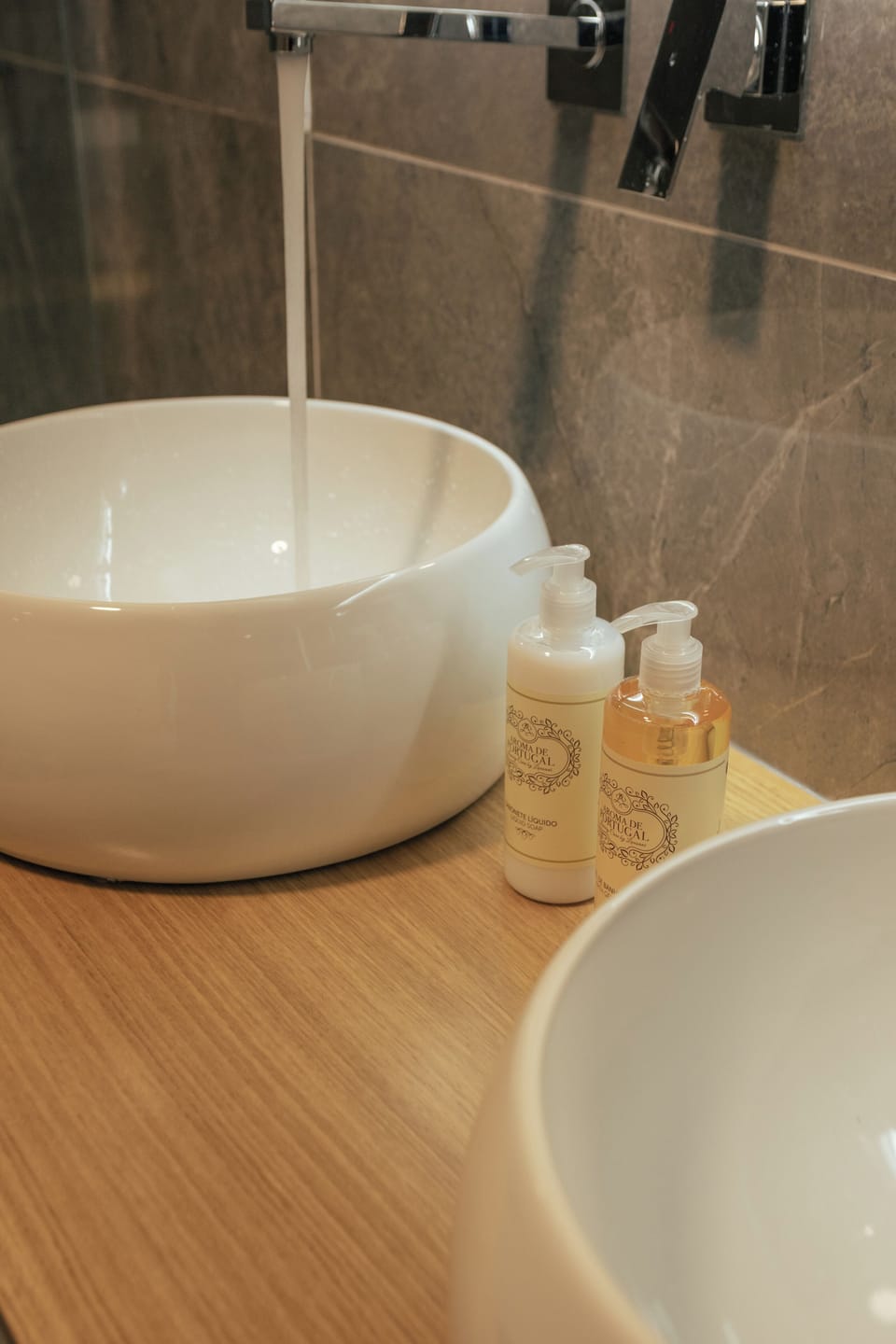 Shower, towels, soap, shampoo
