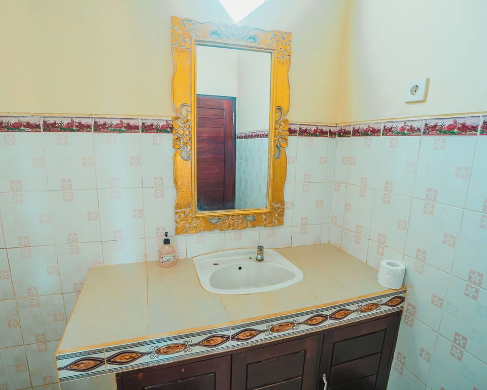 Superior Room | Bathroom | Towels, soap, shampoo, toilet paper