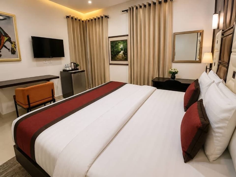 Luxury Double Room Single Use, City View | WiFi (free)