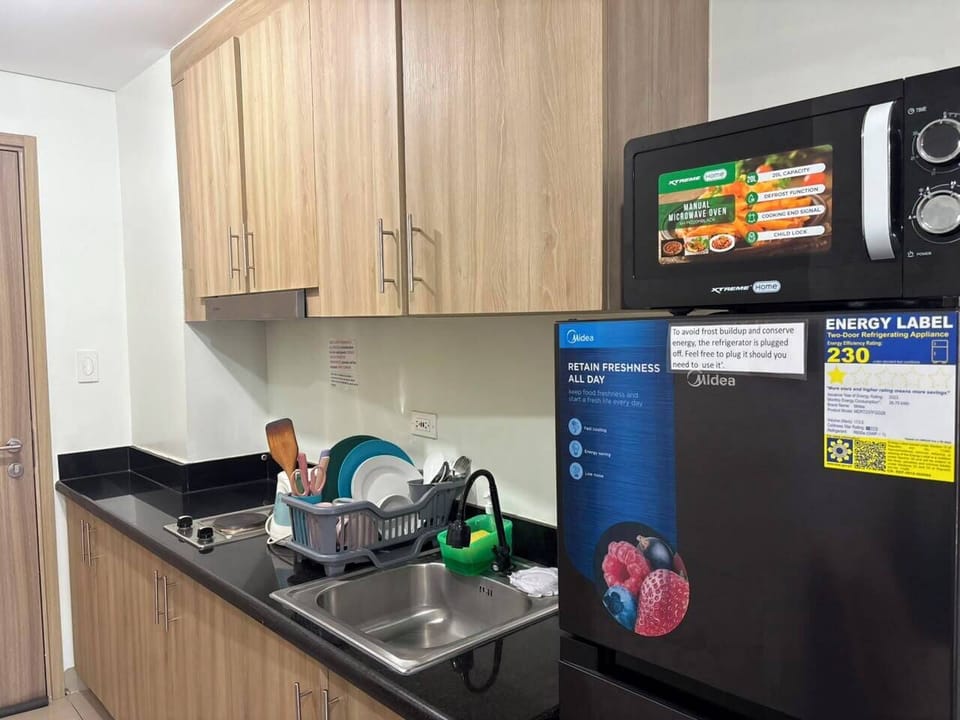 Apartment, 1 Bedroom | Private kitchen | Mini-fridge, microwave, stovetop, cookware/dishes/utensils