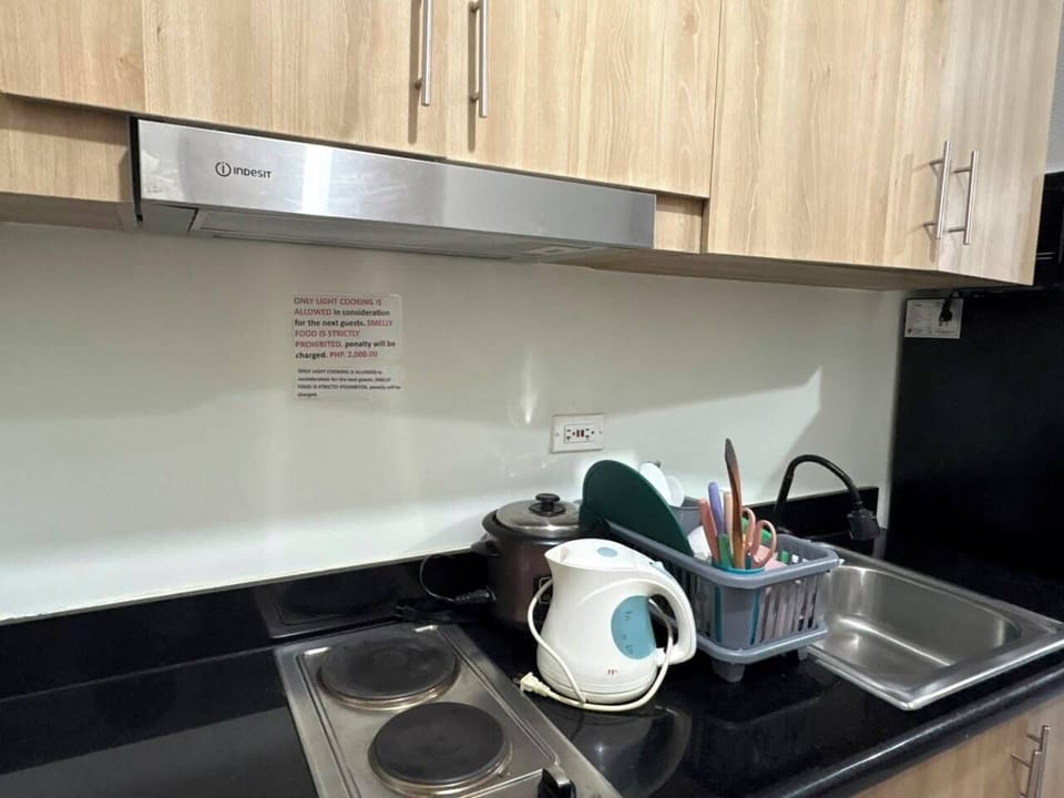 Apartment, 1 Bedroom | Private kitchen | Mini-fridge, microwave, stovetop, cookware/dishes/utensils