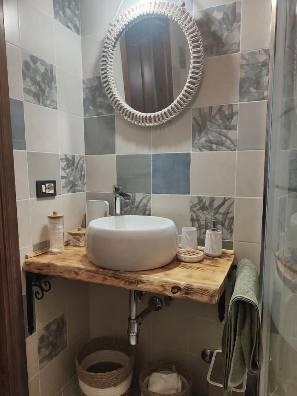 Triple Room, Garden View | Bathroom