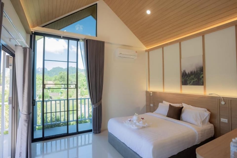 Double Room, 1 Queen Bed, Balcony, Mountain View | Desk, laptop workspace, blackout drapes, WiFi (free)