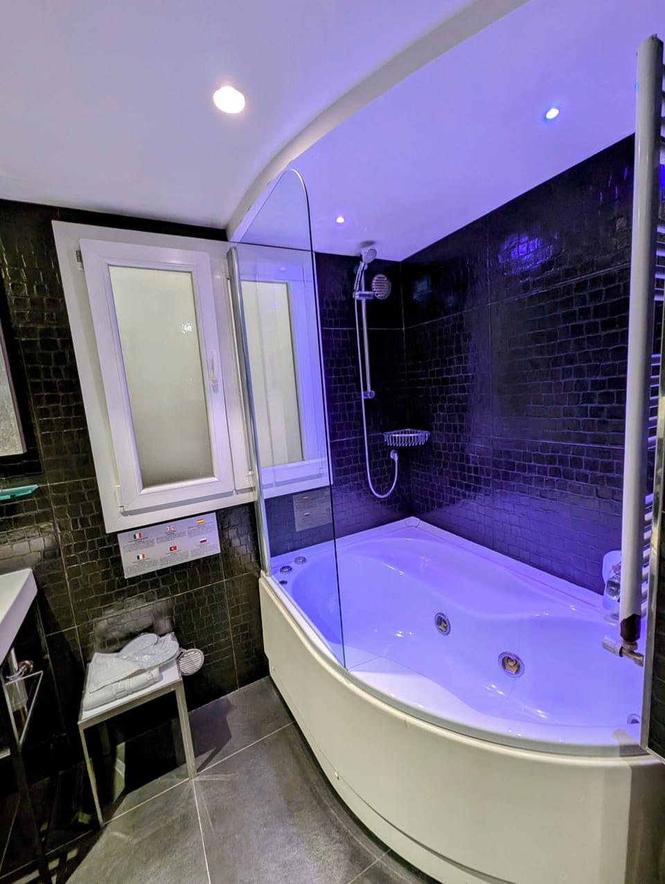 Double or Twin Room, Hot Tub | Bathroom | Free toiletries, hair dryer, slippers, bidet