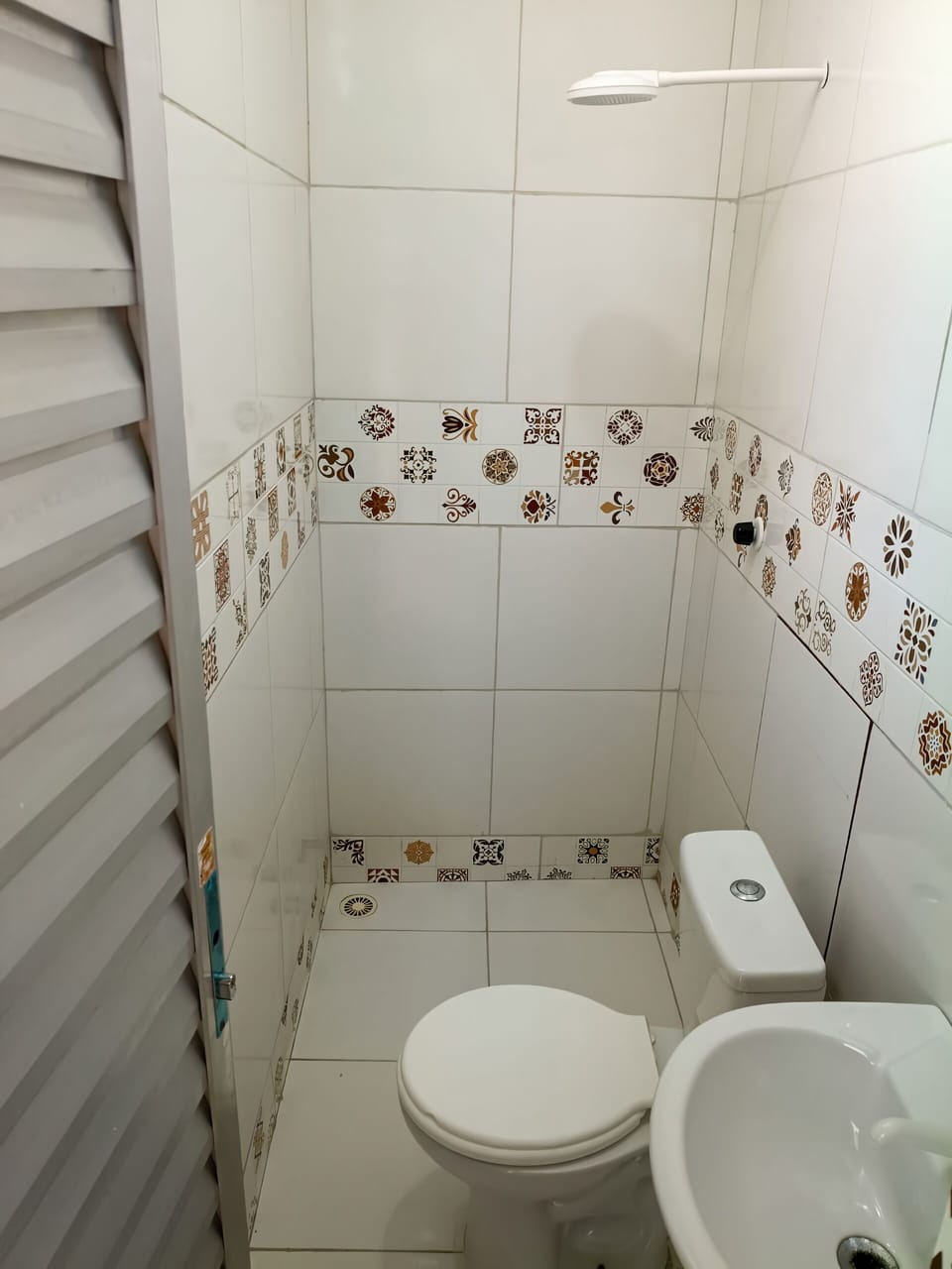 Standard Room, Pool View | Bathroom | Shower, towels, toilet paper