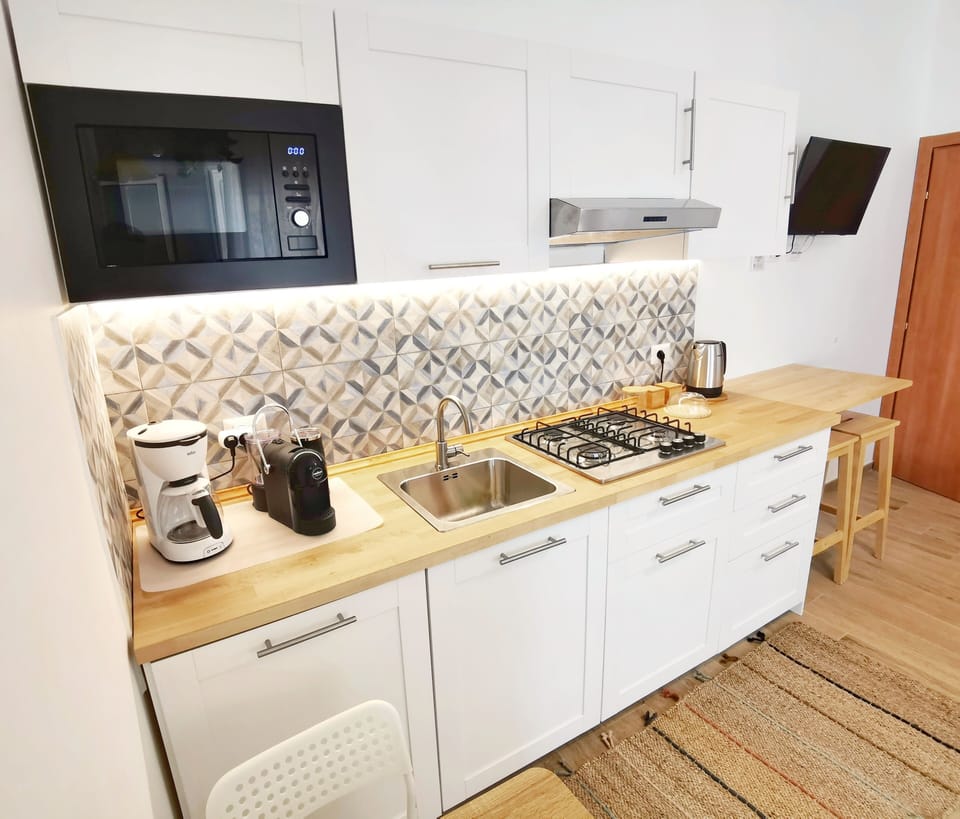 Comfort Room, 1 Double Bed, Kitchen | Private kitchen | Full-size fridge, microwave, espresso maker, coffee/tea maker