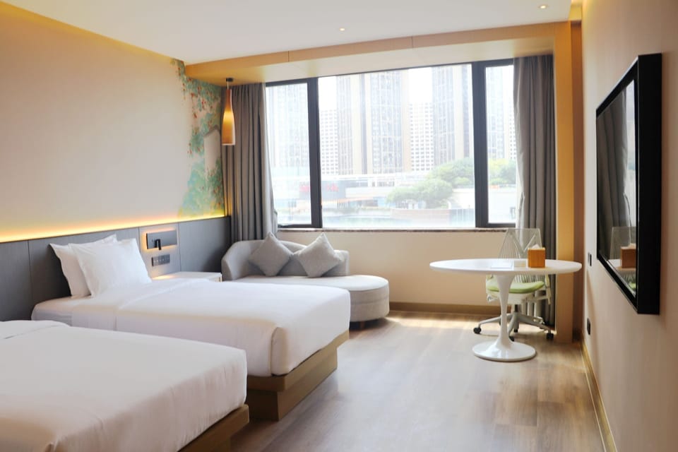 Superior Twin Room | Minibar, in-room safe, desk, blackout drapes