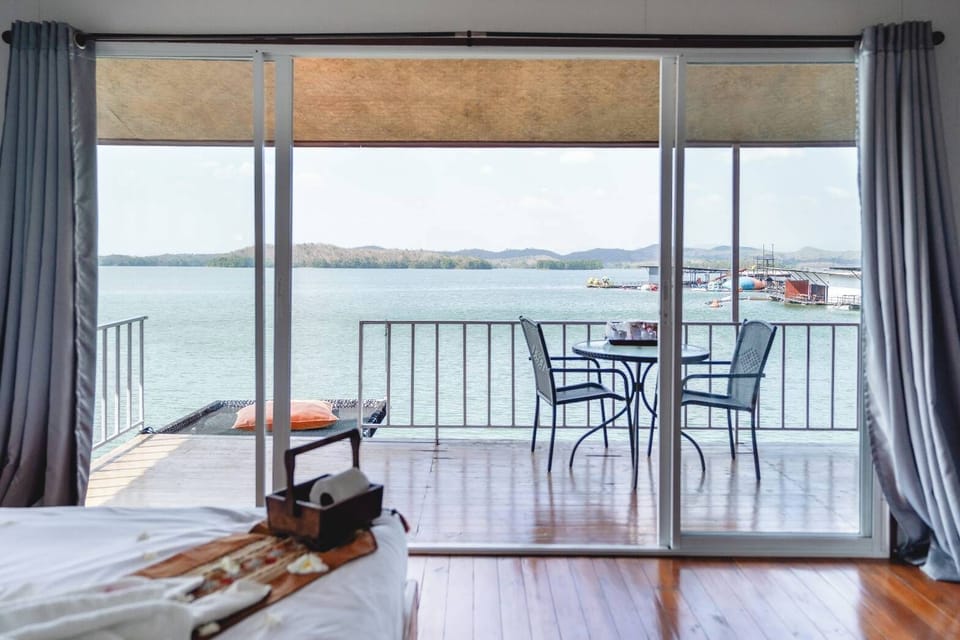 Lake Deluxe King (Upper floor) | Lake view