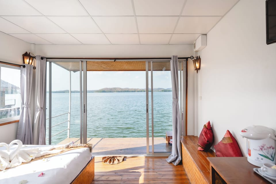 Raft Double Room (Lower floor) | Lake view