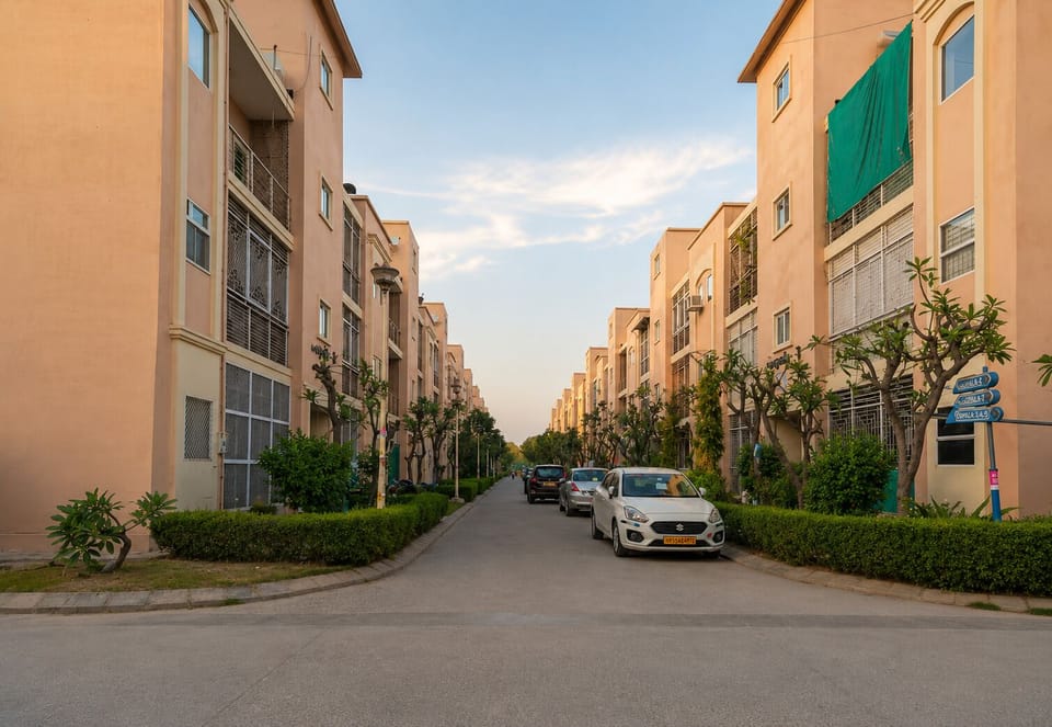 Apartment (2 Bedrooms) | Street view