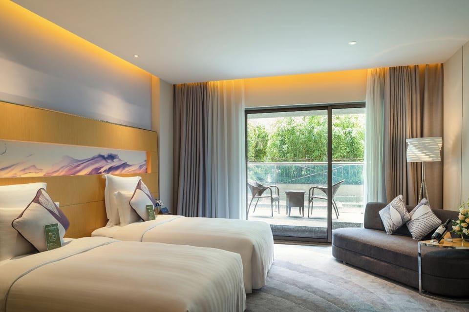 Deluxe Room, 2 Twin Beds, Balcony | 1 bedroom, premium bedding, minibar, in-room safe