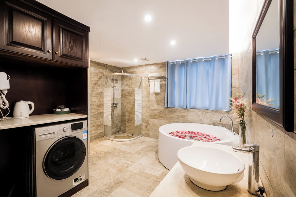 Luxury Suite, Hill View | Bathroom | Separate tub and shower, rainfall showerhead, free toiletries