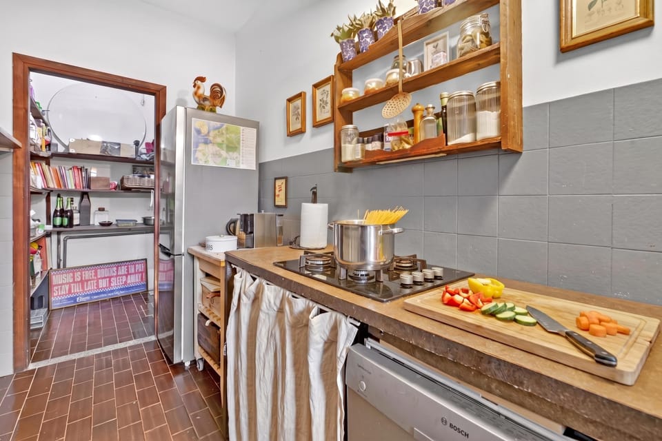Standard House, 2 Bedrooms (The Place to Be, Outdoor dining) | Private kitchen