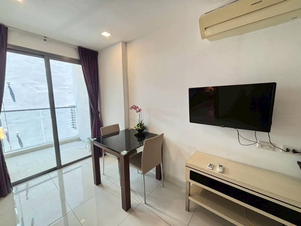 Condo, 1 Bedroom, Private Bathroom | Dining