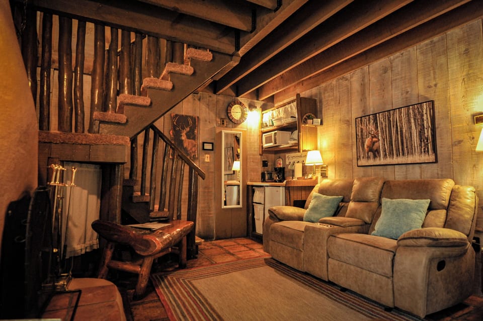 Cabin B | Living area | TV, fireplace