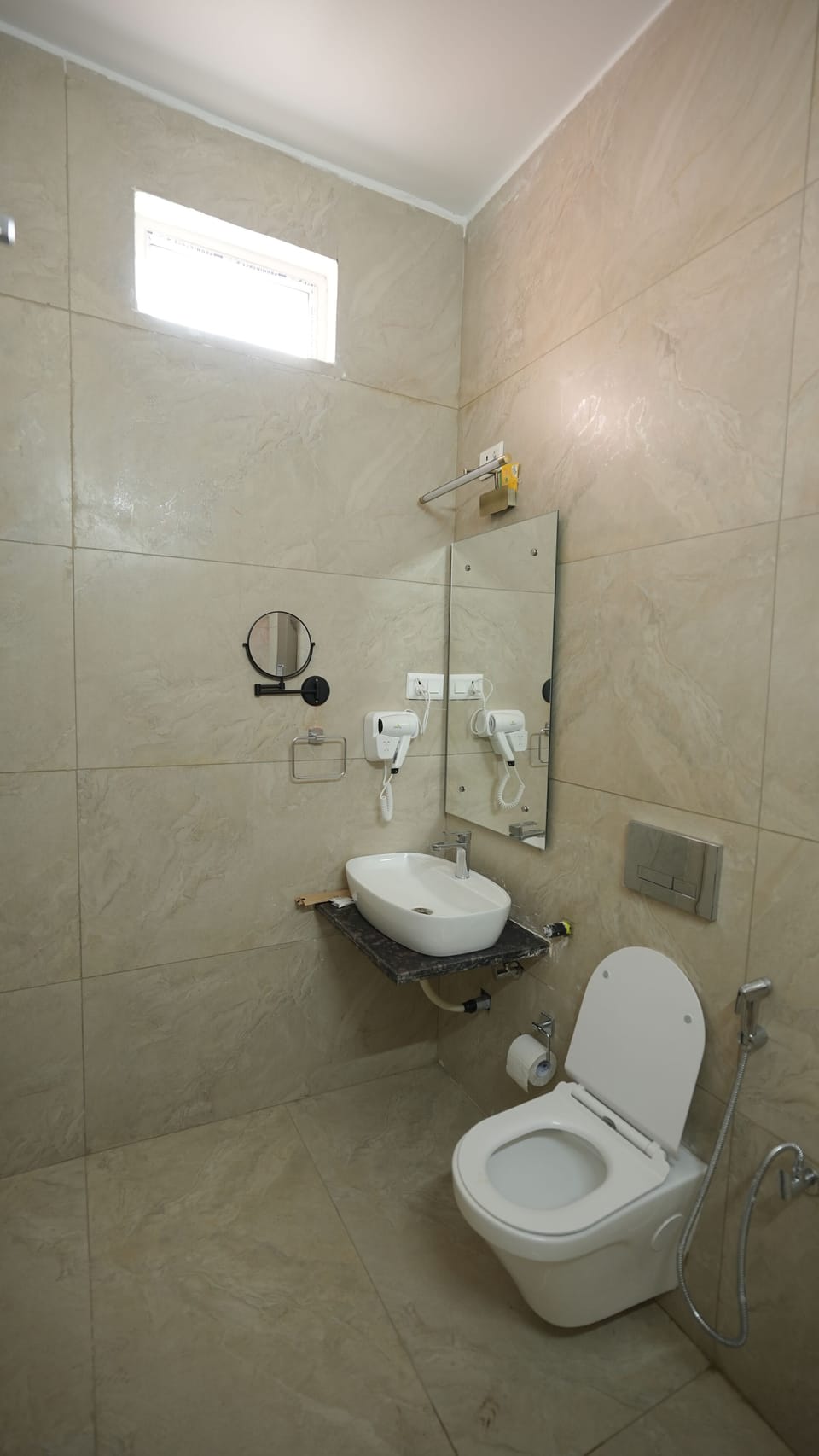 Cottage | Bathroom | Shower, free toiletries, hair dryer, bathrobes