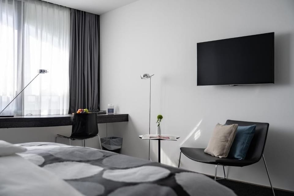 Comfort Double or Twin Room | Premium bedding, in-room safe, desk, blackout drapes