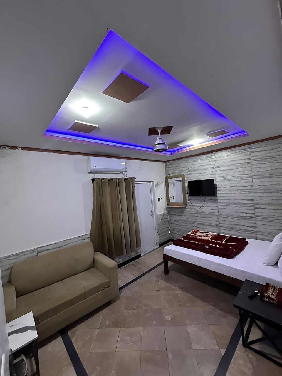Double Room | Iron/ironing board (on request), WiFi (free)