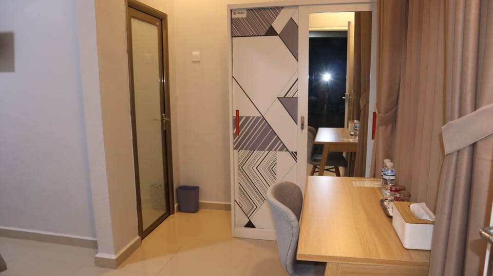 Deluxe Room, Terrace | Dining