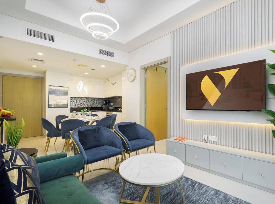 Deluxe Apartment, Balcony, City View | Living area