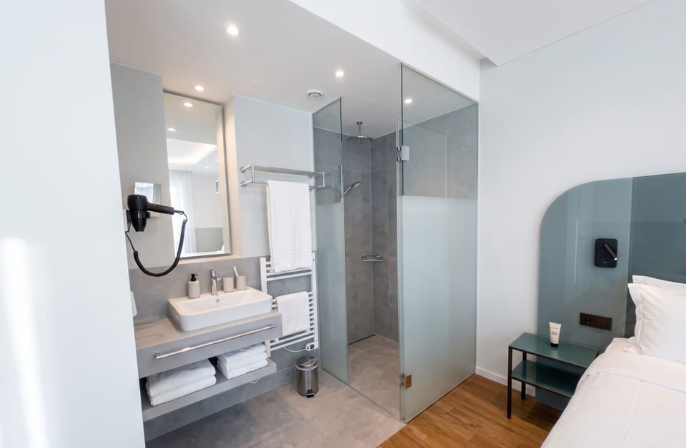 Deluxe Suite, Balcony | Bathroom | Shower, hair dryer, towels, soap