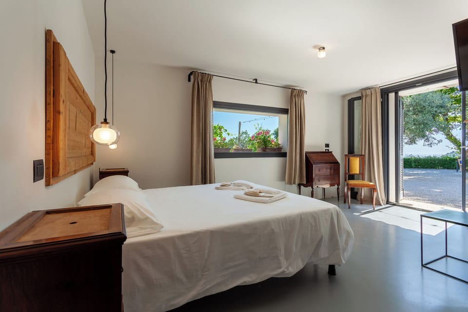 Double Room, Courtyard View | Premium bedding, desk, soundproofing, iron/ironing board