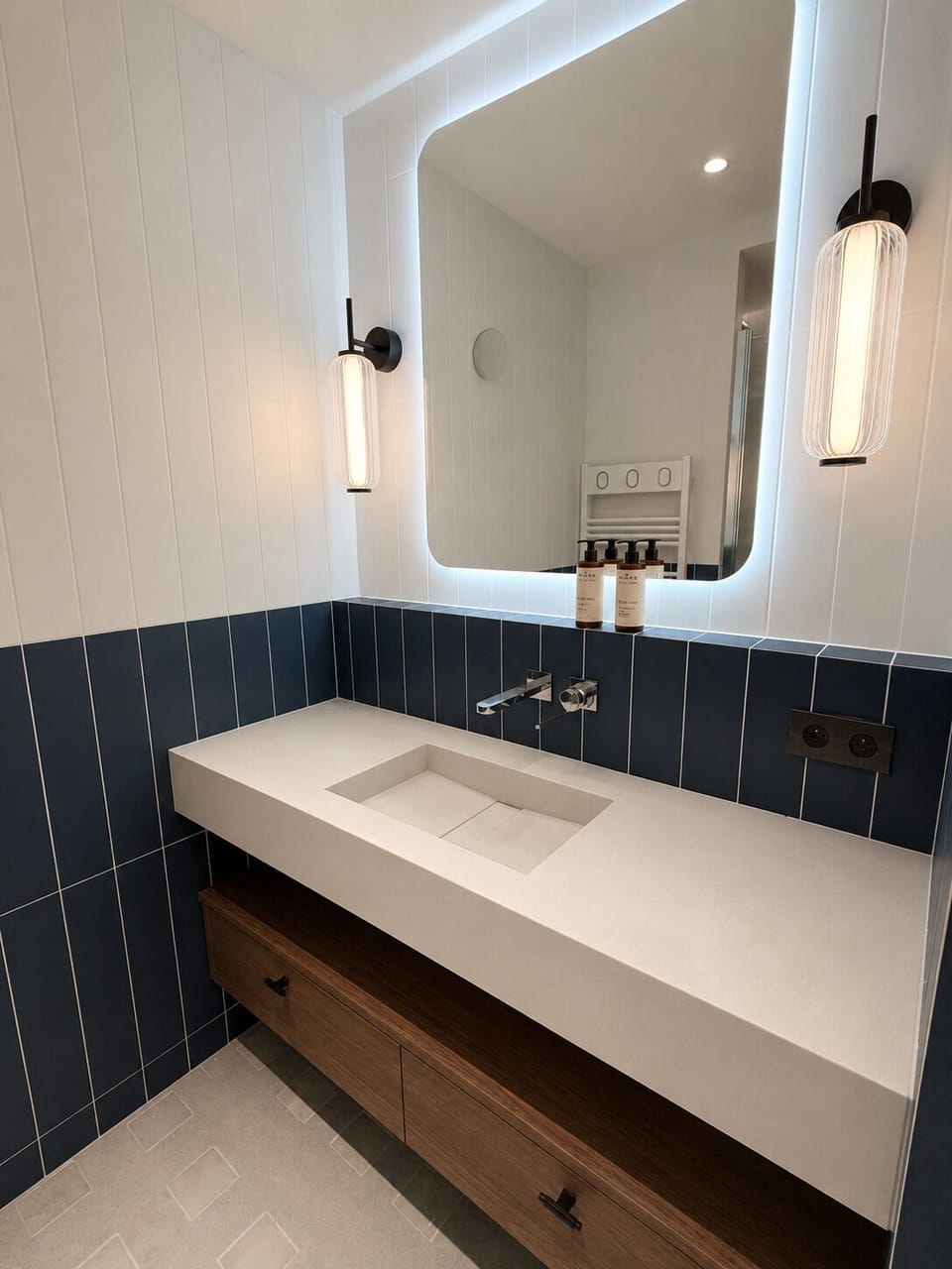 Deluxe Room, City View | Bathroom | Free toiletries, hair dryer, slippers, towels