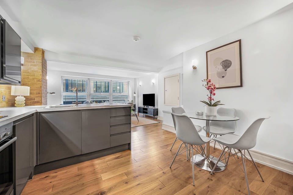 Apartment, 1 King Bed with Sofa bed, Kitchen, City View (Bateman St 14, 1) | Private kitchen