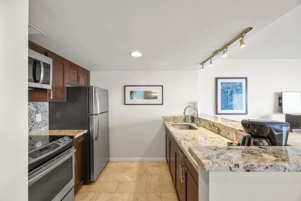 Apartment (1 Bedroom) | Private kitchen | Coffee/tea maker, fridge, microwave, oven