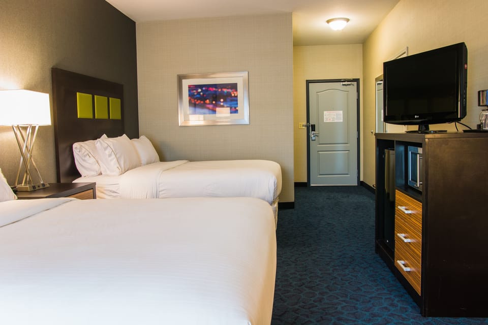 Desk, laptop workspace, iron/ironing board, free WiFi