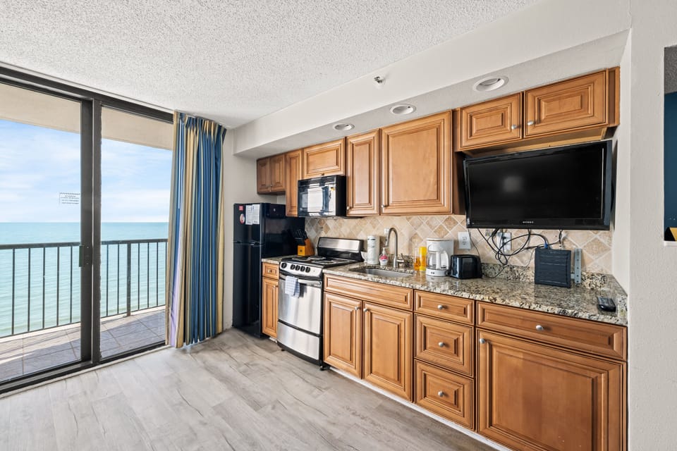 Condo, 1 Bedroom, Balcony, Oceanfront (1902) | Private kitchen | Microwave, coffee/tea maker, toaster