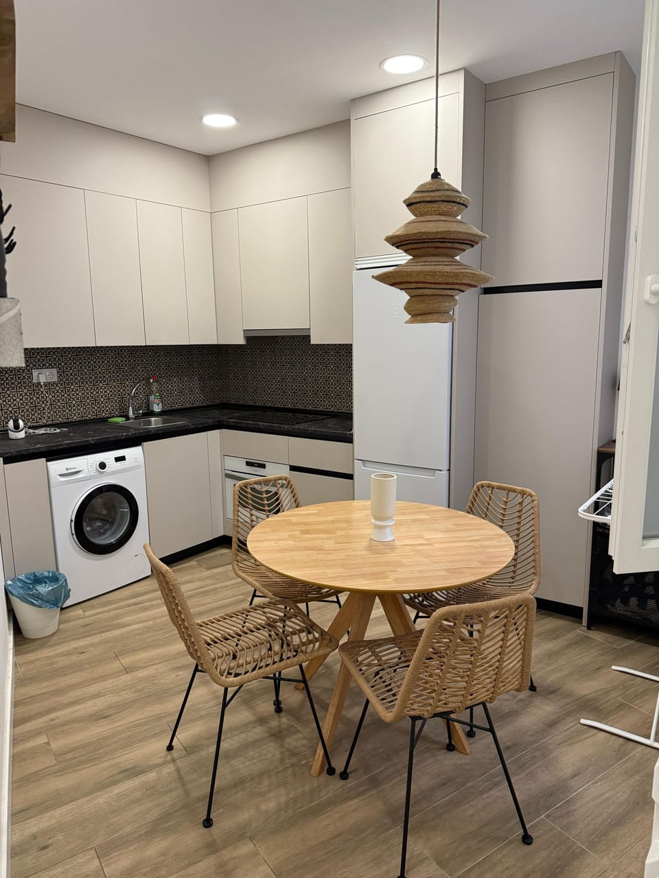 Basic Room, Courtyard View | Dining