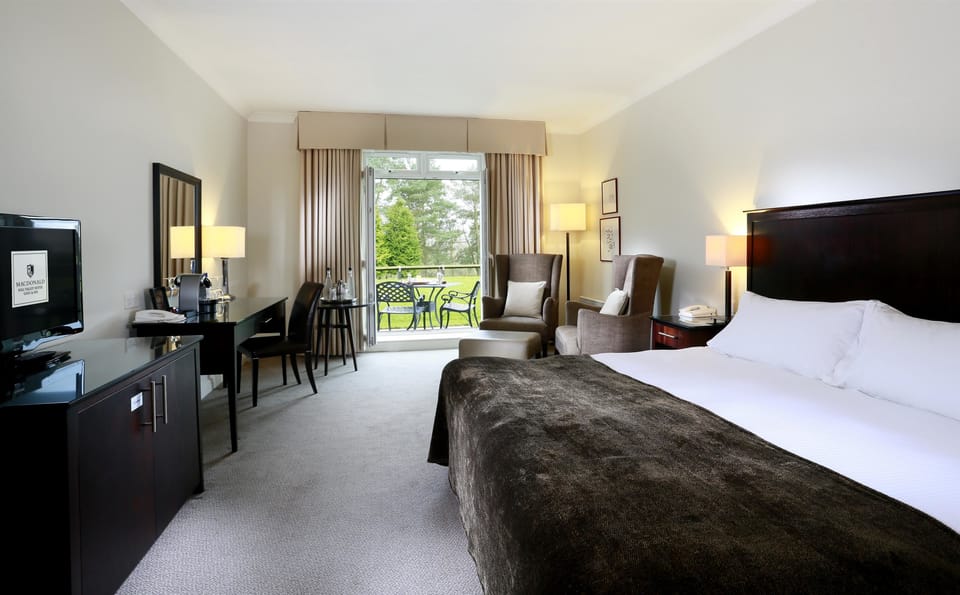 Hypo-allergenic bedding, minibar, in-room safe, desk