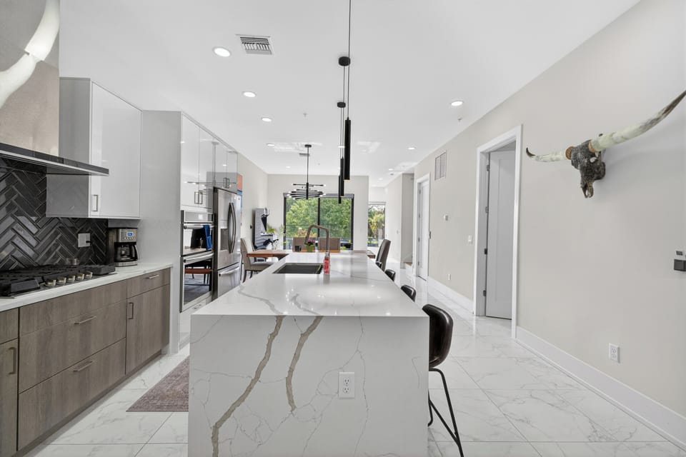 Luxury Apartment, Patio | Private kitchen | Electric kettle